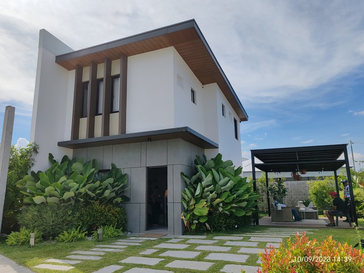 3 Bedrooms Single Attached Along Busy Road of Mexico Pampanga