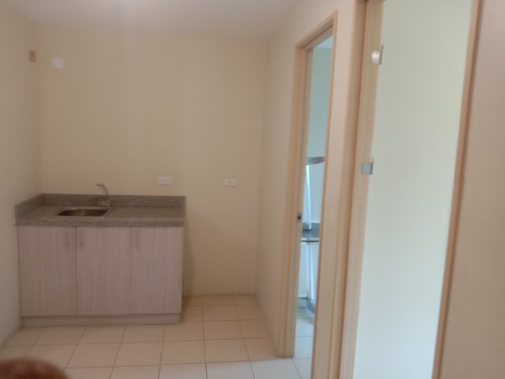 Condo For sale fully finished RFO