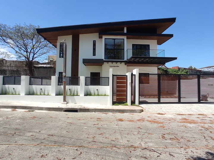 Modern 4BR House in The Orchard and Golf Country Club, Dasma Cavite