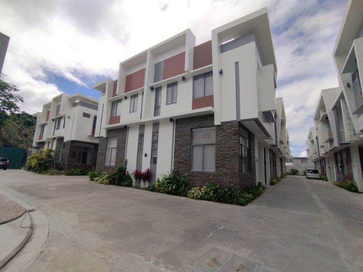 3-bedroom Townhouse For Sale in EDSA ROOSEVELT MUNOZ Quezon City