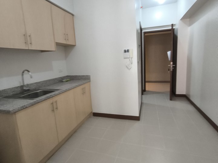 For sale condo in Makati Paseo de roces rent to own ready for occupancy near Makati med rcbc GT
