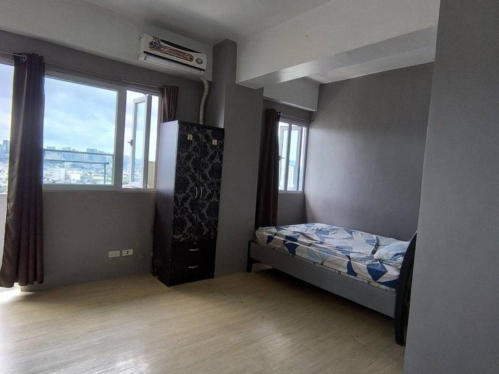 Rent to own condo unit located in sta ana manila