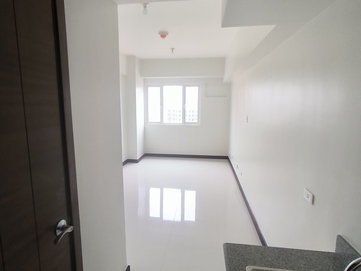 MOVE-IN READY CONDO IN PASAY NEAR DELA SALLE UNIVERSITY