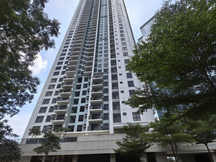 EXECUTIVE STUDIO UNIT
