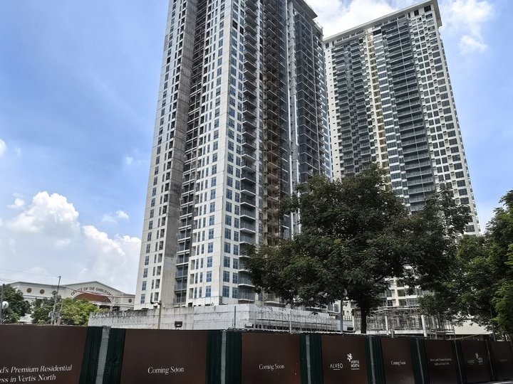 3 Bedroom Condo For Sale in Vertis North