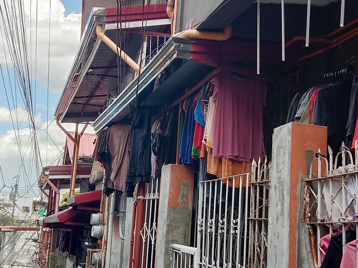 Foreclosed 5-bedroom Duplex House For Sale in Caloocan