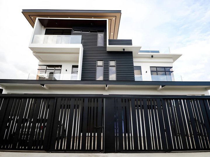 4-bedroom Duplex / Twin House For Sale in Cebu City Cebu