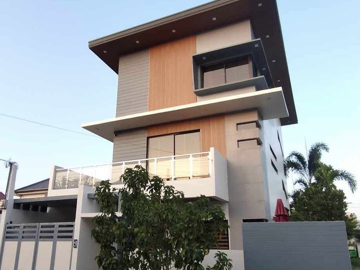 Pre-Owned 4-bedroom Single Detached House For Sale in Angeles Pampanga