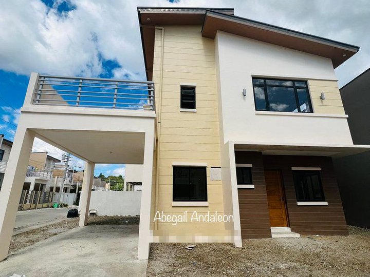 Sentrina LIPA 5 bedroom Single Attached READY FOR OCCUPANCY