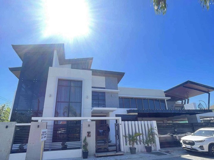 CORNER 3-STOREY MODERN INDUSTRIAL HOUSE IN PAMPANGA