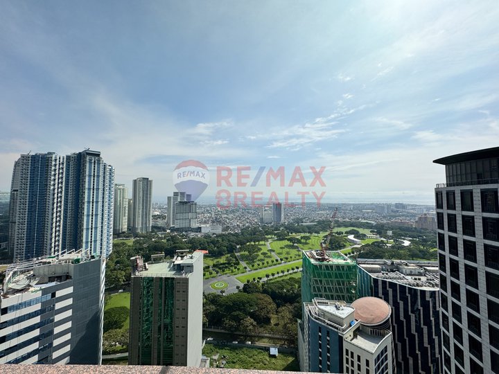 Panoramic view 2BR Penthouse for Sale in Regent Parkway BGC