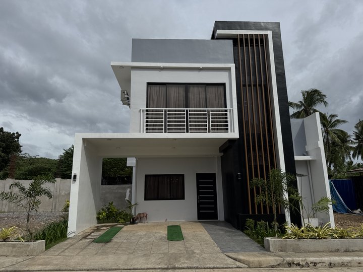 Single Detached 3-5 Bedrooms Smart Modern House in Amari Residences