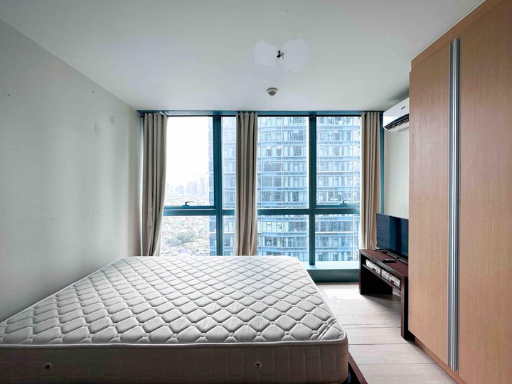 One Bedroom Condo in One Uptown Residences, BGC