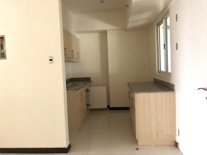 2 bedroom unit wide space with balcony in commonwealth quezon city