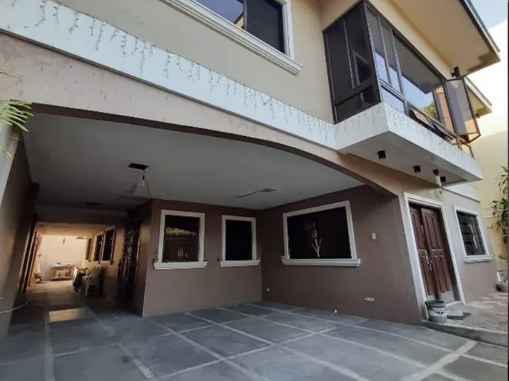 5 Bedroom House and Lot with 4 Car Garage for Sale inside Parkway Village Quezon City