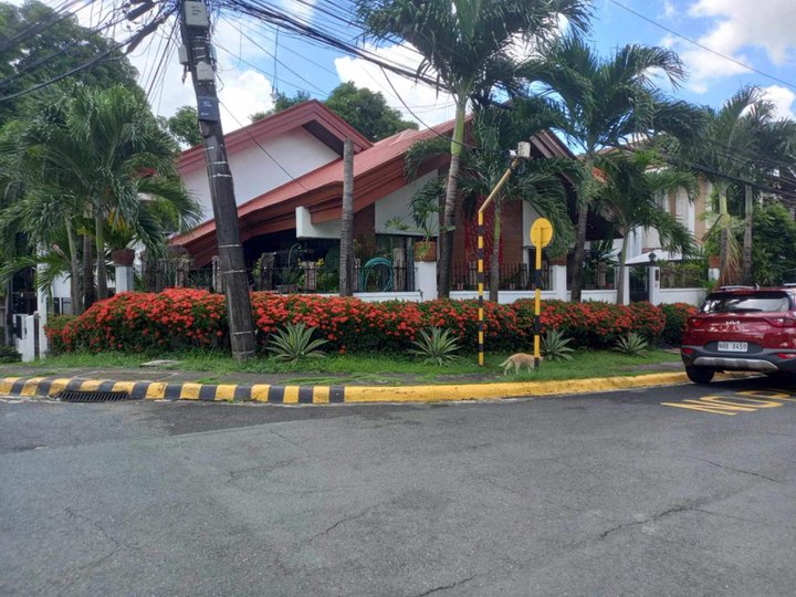 Pre owned Bungalow house and lot in Metro heights Subdivision Quezon city