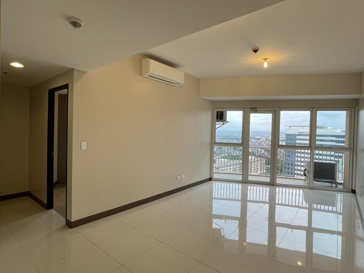 Rent to own 2BR Condo for sale in St. Mark Residences McKinley Hill