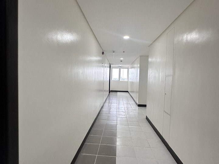 1BR Condo near Robinsons Magnolia 30k/month NO DP NEEDED!