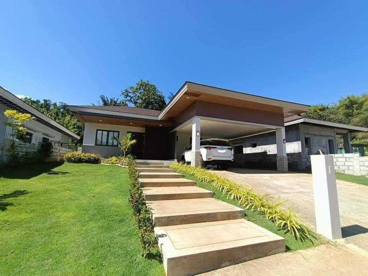 4 bedroom Single detached house for sale in SUN VALLEY ESTATES