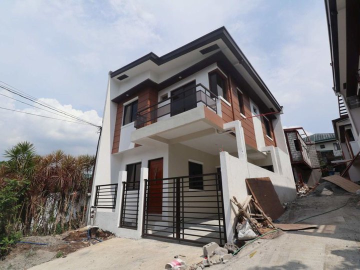 Affordable 2 Storey Townhouse For sale in East Fairview QC PH2722
