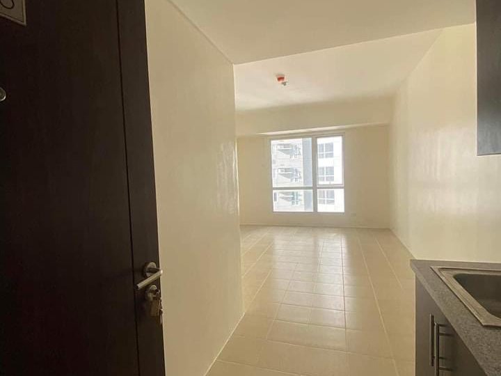 NO DOWNPAYMENT NEEDED 15k Monthly Condo w/ FREE AIRCON