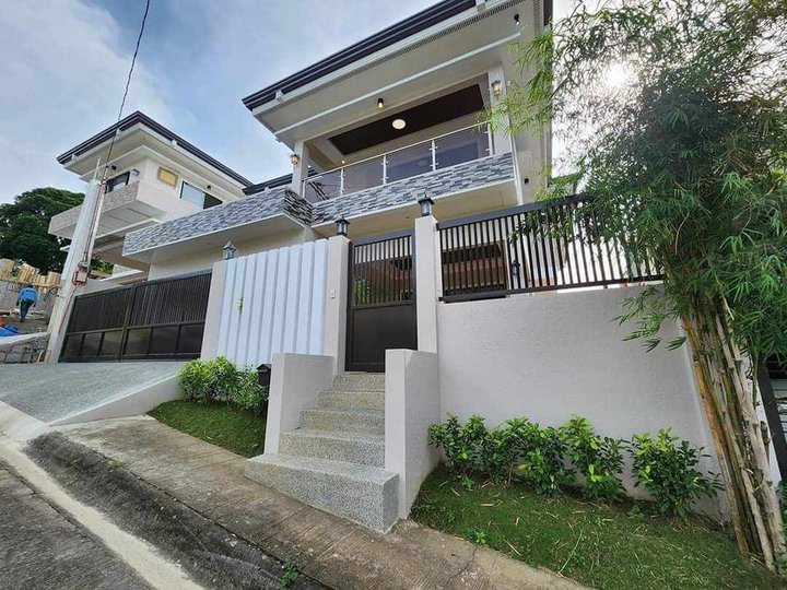 5-bedroom Single Detached House For Sale inside Havila Townscape a few minutes from SM Taytay