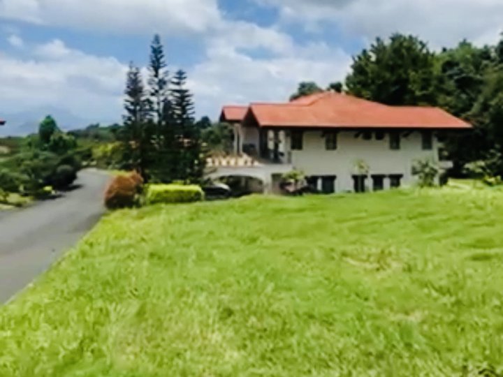 Lot for sale at Tagaytay Highlands over looking taal