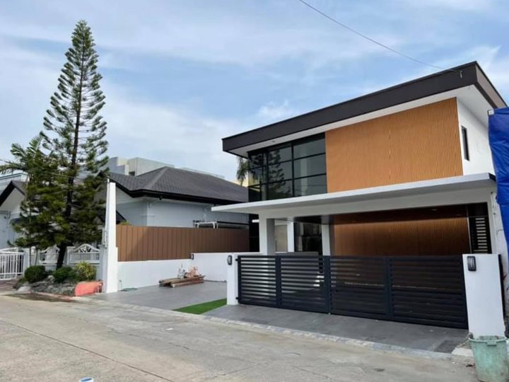 For Sale: Modern House and Lot in BF Homes Paranaque City