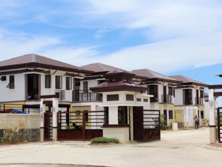 Pre-Owned 3-bedroom Single Detached House For Sale in Minglanilla Cebu ...