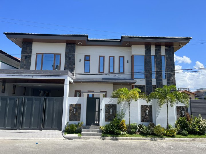 Brand New Modern House for sale in Multinational Village Parañaque