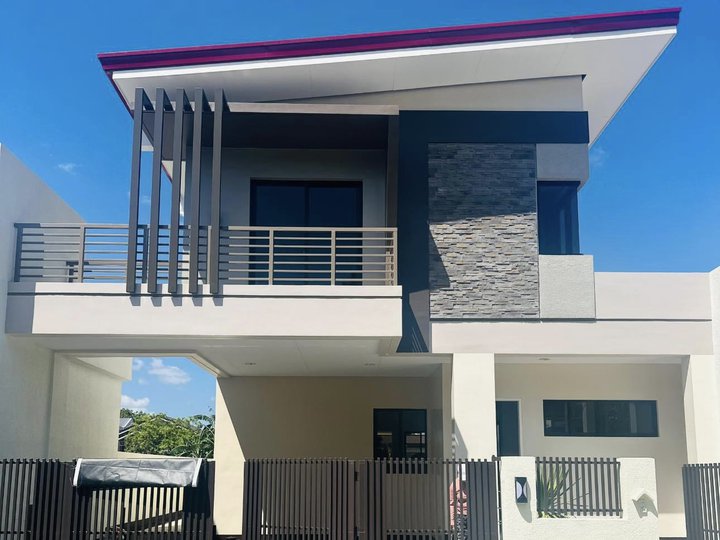 4 bedroom Single Attached House and Lot in Grand Parkplace Imus Cavite