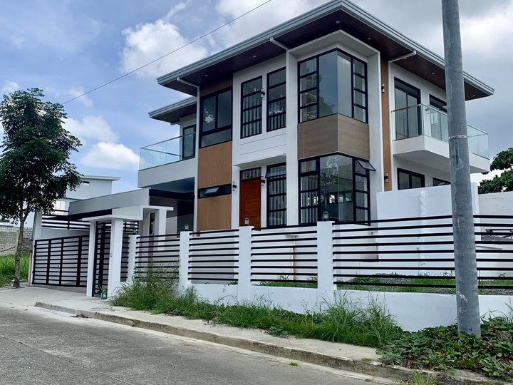 BRANDNEW MODERN CORNER HOUSE WITH SWIMMING POOL FOR SALE IN TAGAYTAY CITY NEAR FORA MALL