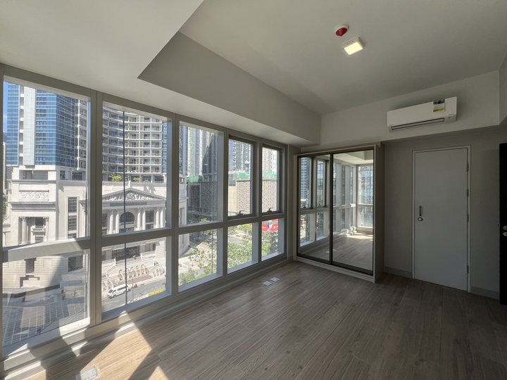 Rent To Own 2 bedroom with balcony Uptown Arts Residence Rfo Bgc Condo For Sale Taguig City
