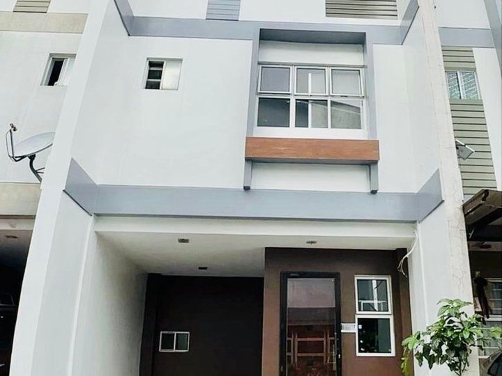 3 STOREY TOWNHOUSE FOR SALE  La Verandilla Residences, Congressional