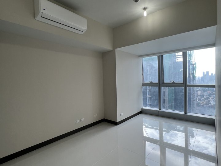 For sale 2 bedroom rent to own condo in Uptown Parksuites BGC