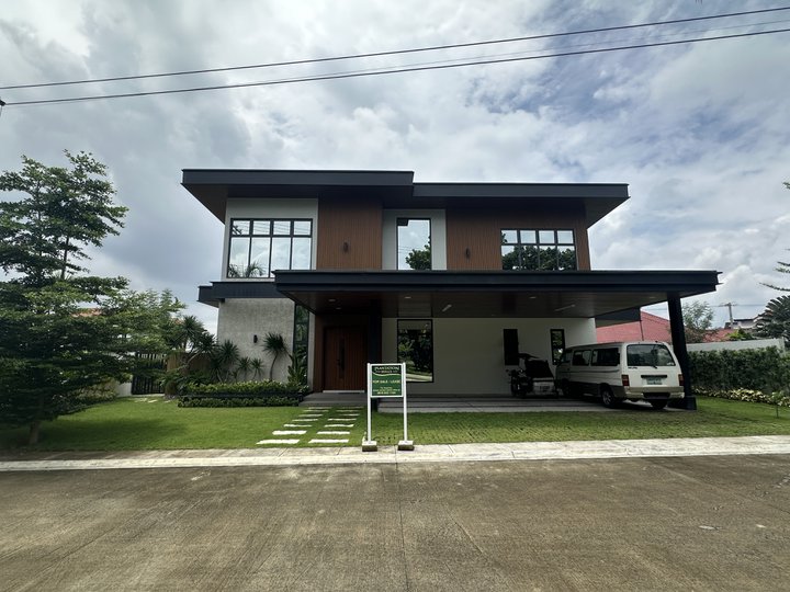 4-bedroom Single Detached House For Sale in Clark Angeles Pampanga