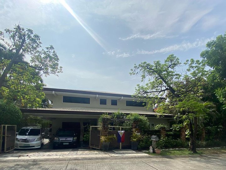 5 Bedrooms House For Sale in District 5 of Ayala Alabang