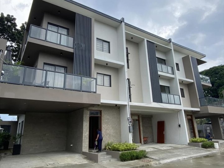 TOWNHOUSE FOR SALE INSIDE GENEVA GARDEN AND PALMERA HOMES QUEZON CITY