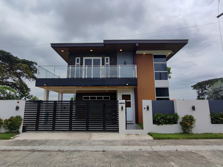 Almost New Modern Contemporary Two Story Home in Mexico Pampanga near Snr,Nlex and Sm Pampanga