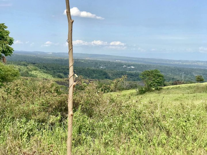 Vacant Lof ideal for Staycation, Event Venue, AirBnb, Retirement Home }