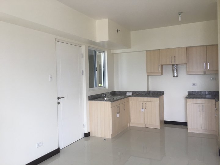 3 Bedroom unit with balcony in front of central temple quezon city