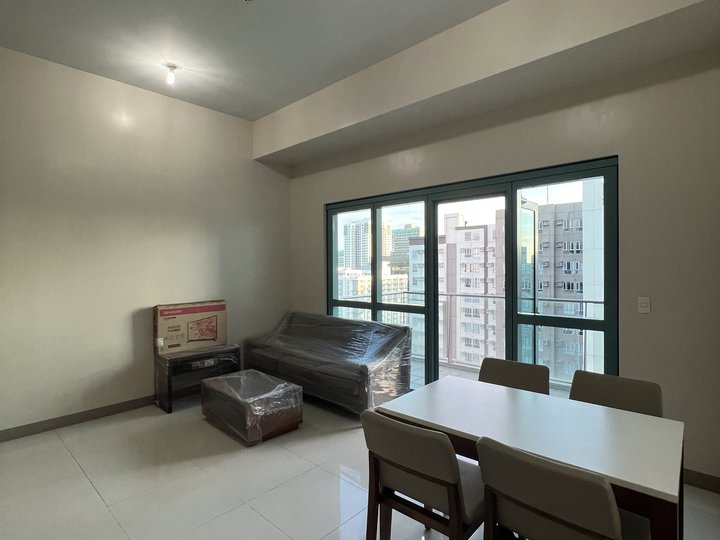 Rent to own 2 bedroom condo with balcony for sale in One Uptown BGC