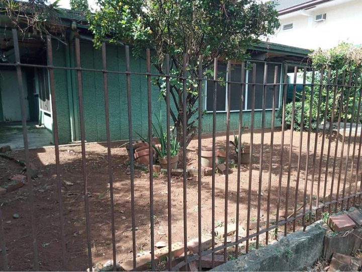 Residential lot with old structure for sale West Fairview QC