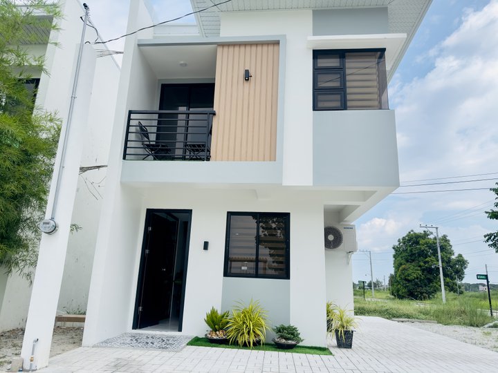 Affordable Single Attached HOuse For Sale Near Clark !!