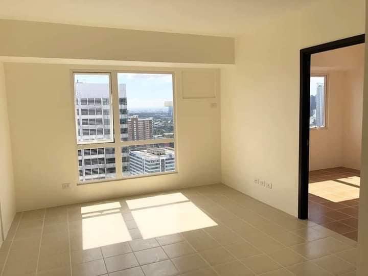 Rush Sale Ready for Occupancy 1 Bedroom in Pioneer Woodlands in Mandaluyong near Boni MRT, MAKATI