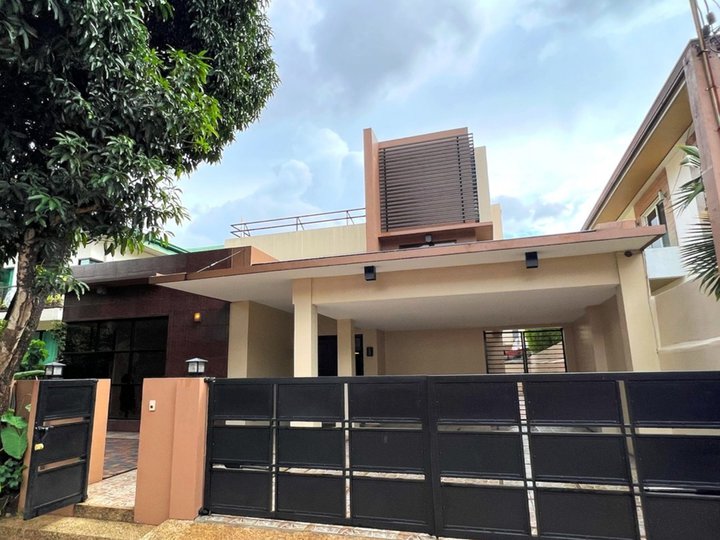 5 Bedroom House For Sale in Commonwealth Quezon City/ QC metro Manila