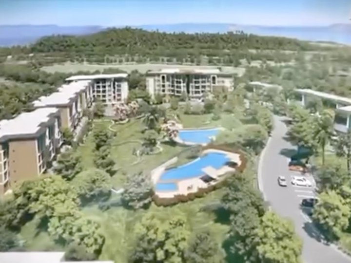 BEST BUY! 4 BEDROOMS CONDOMINIUM UNIT WITH GOLF & CLUB MEMBERSHIP FOR SALE IN TAGAYTAY HIGHLANDS