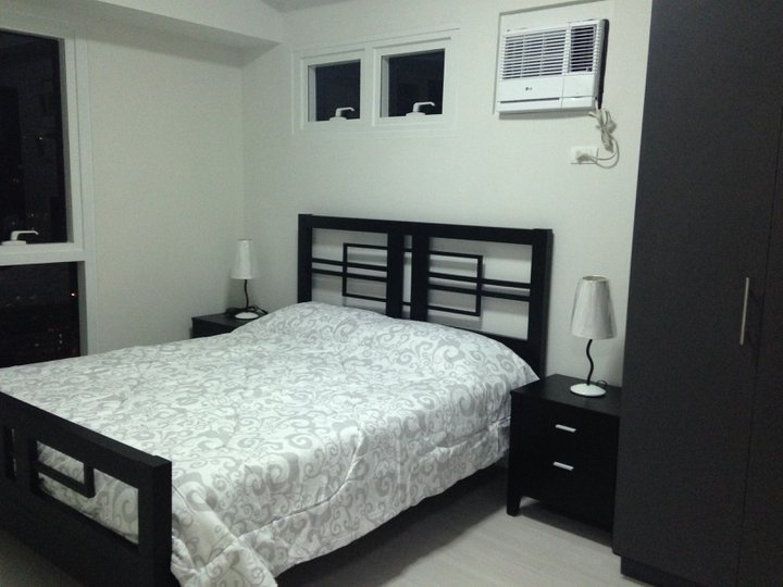 1 Bedroom Unit + Office Room for Rent in Senta Legazpi Village Makati City