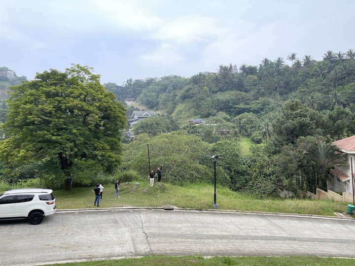 Investment  prime lot at Crosswind Tagaytay