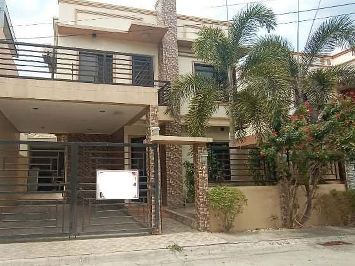 Pre-Owned 5-bedroom Single Detached House For Sale in Angeles Pampanga